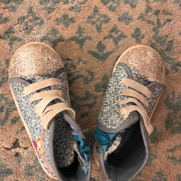 FROZEN SHOES - Picture 4 of 7